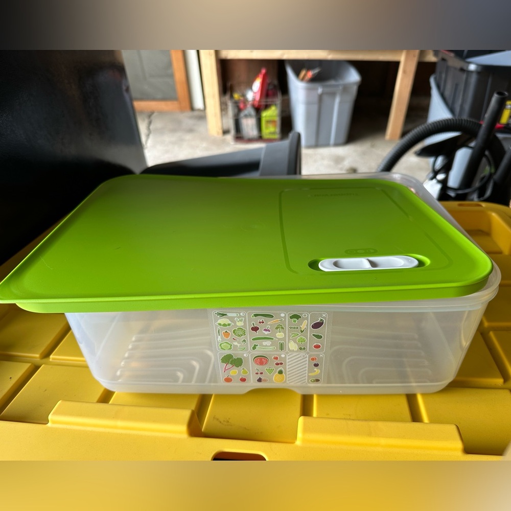 Tupperware FridgeSmart Extra Large Container - Picture 2 of 2